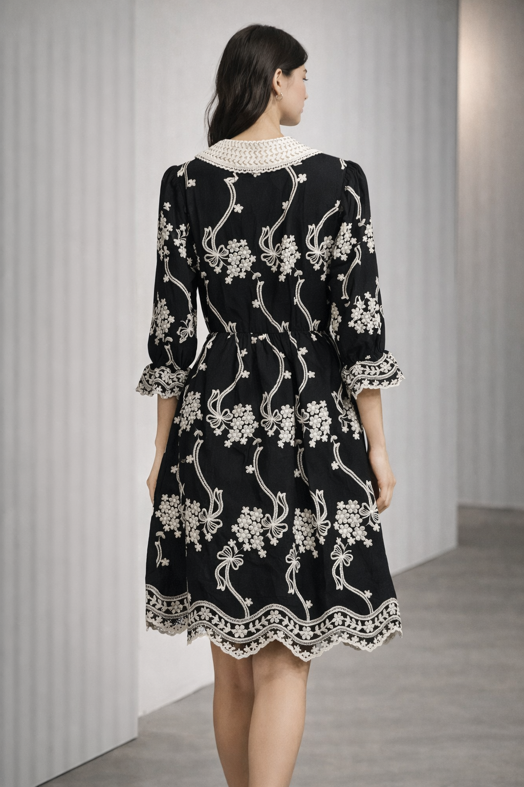 BLACK FLORAL EMBROIDERD MINI DRESS